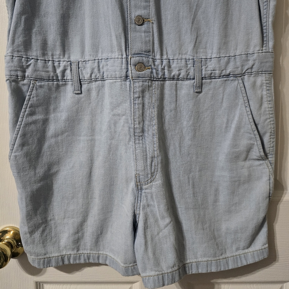 NWT Levi's Short-Sleeve Heritage Romper, Light Wash Denim, Relaxed, Sz Large. - Picture 4 of 16
